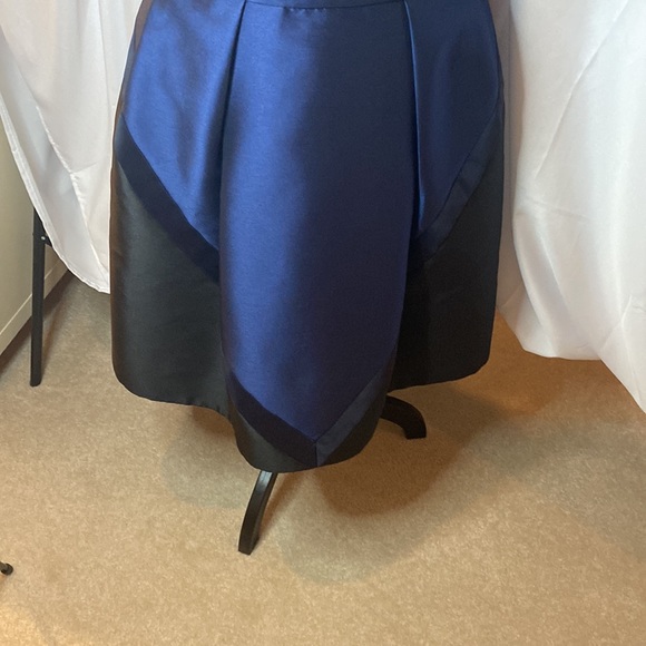 Theia fit and flare black/navy party dress! Flattering lines.Excellent condition - Picture 12 of 12